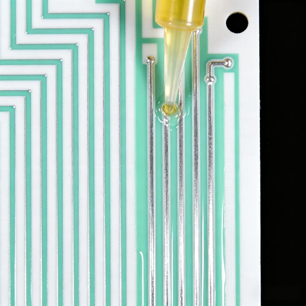 PTFE PCB專用蝕刻液線路加工微觀特寫，±0.008mm線寬精度無側(cè)蝕